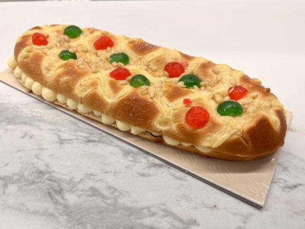 Coca de San Juan rellena de crema *