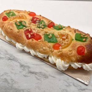Coca de San Juan rellena de nata *