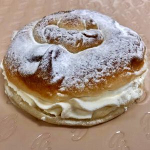 Ensaimada de nata