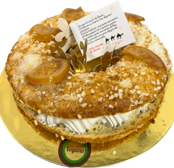Roscón de Reyes sin gluten y vegano relleno de nata vegetal *